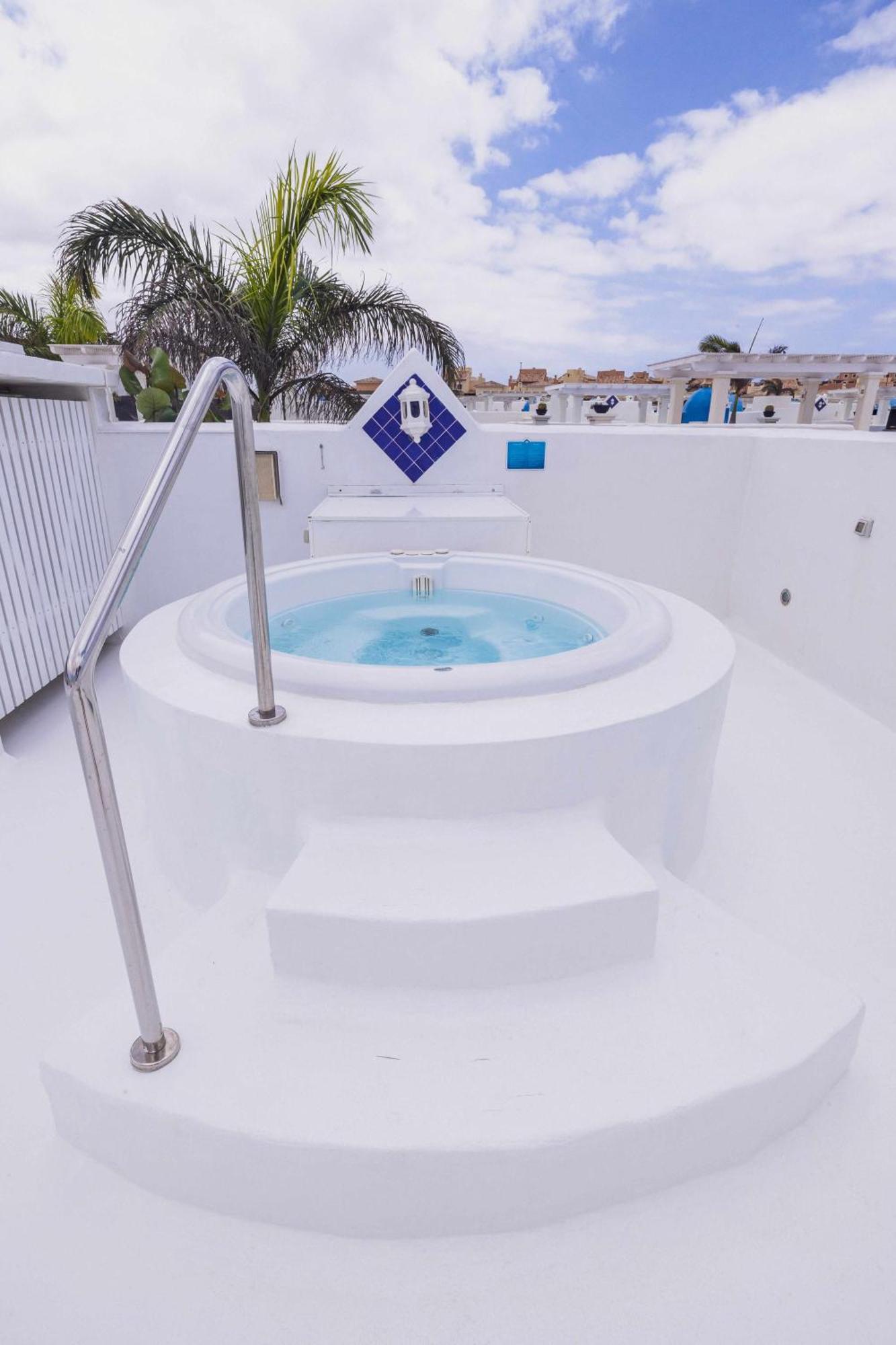 Villa Tiguaro Piscina Climat Jacuzzy Ac Villa 9 12 Corralejo Exterior photo